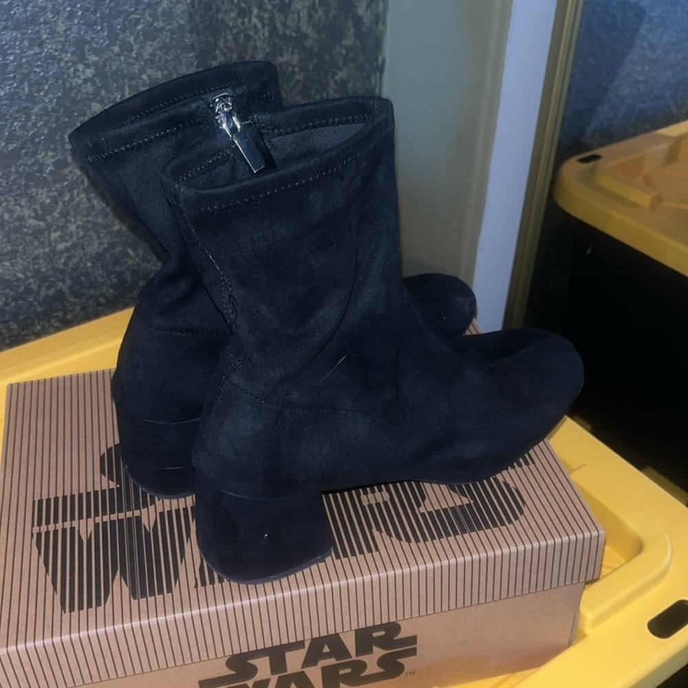 Round Toe Boots - Picture 3 of 5